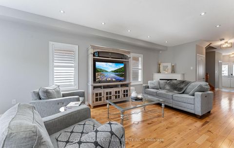 Photo 12 at 201 Vellore Park Avenue, Vellore Village, Vaughan