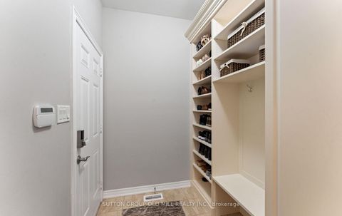 Photo 13 at 201 Vellore Park Avenue, Vellore Village, Vaughan