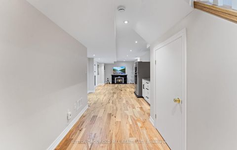 Photo 33 at 201 Vellore Park Avenue, Vellore Village, Vaughan