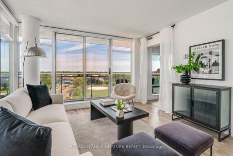 Photo 3 at 1007 - 650 Queens Quay W, Waterfront Communities C1, Toronto