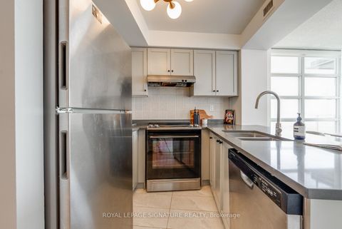 Photo 5 at 1007 - 650 Queens Quay W, Waterfront Communities C1, Toronto