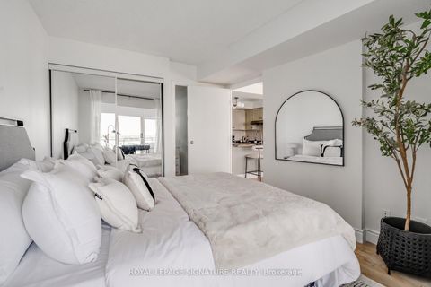 Photo 10 at 1007 - 650 Queens Quay W, Waterfront Communities C1, Toronto