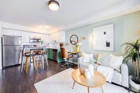 Photo 7 at 704 - 812 Lansdowne Avenue, Junction, Toronto