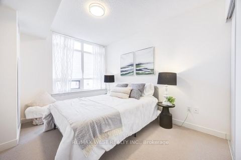 Photo 10 at 704 - 812 Lansdowne Avenue, Junction, Toronto