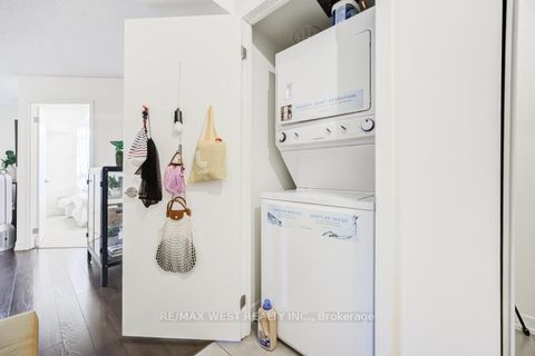 Photo 12 at 704 - 812 Lansdowne Avenue, Junction, Toronto