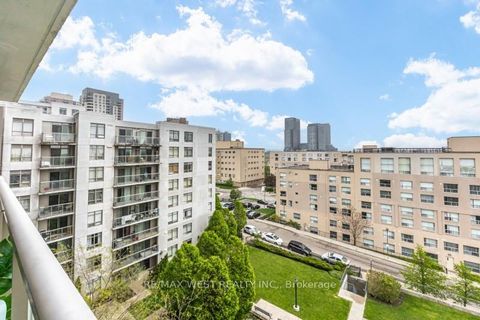 Photo 15 at 704 - 812 Lansdowne Avenue, Junction, Toronto