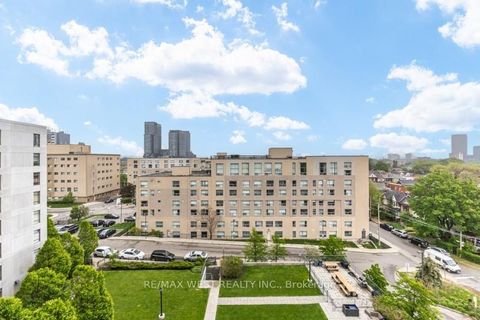 Photo 16 at 704 - 812 Lansdowne Avenue, Junction, Toronto