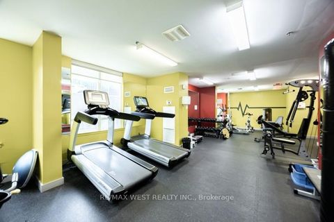 Photo 17 at 704 - 812 Lansdowne Avenue, Junction, Toronto