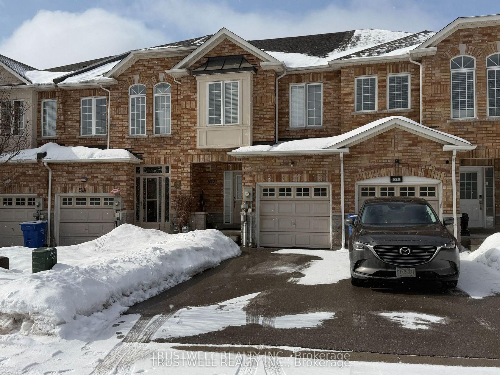 522 Ainsworth Drive, College Manor, Newmarket photo number 2