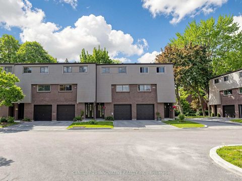 Photo 2 at 28 - 2020 Pharmacy Avenue, L'Amoreaux, Toronto