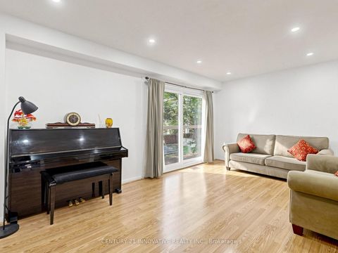 Photo 11 at 28 - 2020 Pharmacy Avenue, L'Amoreaux, Toronto