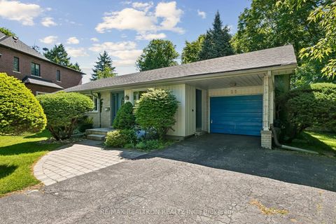 Photo 2 at 25 Groveland Crescent, Donalda, Toronto