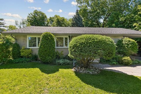 Photo 3 at 25 Groveland Crescent, Donalda, Toronto
