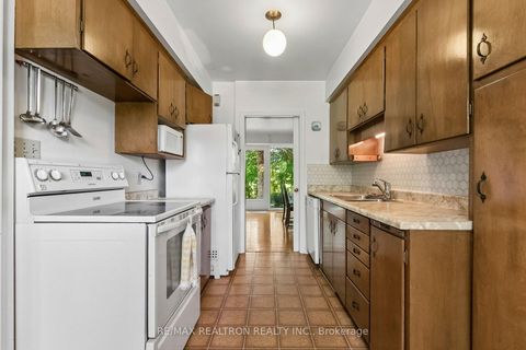 Photo 11 at 25 Groveland Crescent, Donalda, Toronto