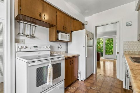 Photo 13 at 25 Groveland Crescent, Donalda, Toronto