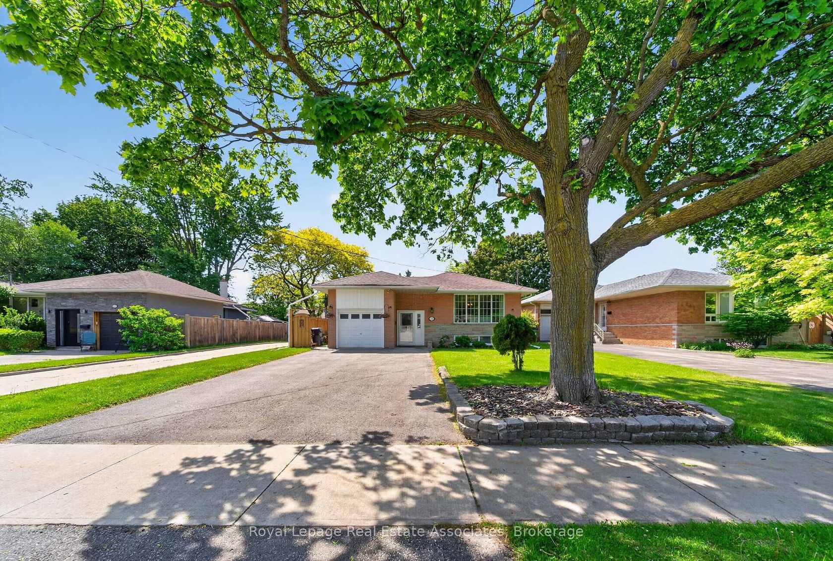 141 The Westway, Richview, Toronto photo number 2