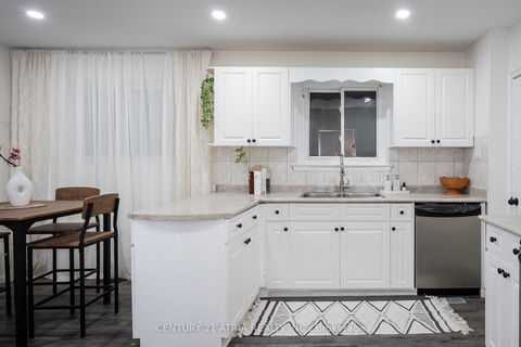 Photo 11 at 3 Lamberton Boulevard, York University Heights, Toronto
