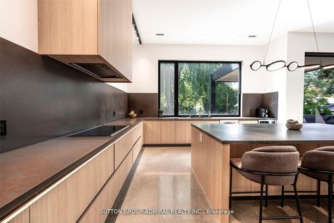 Photo 4 at 126 WOOD Lane, Mill Pond, Richmond Hill