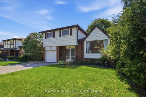 Photo 2 at 50 Oakdale Drive, Donevan, Oshawa