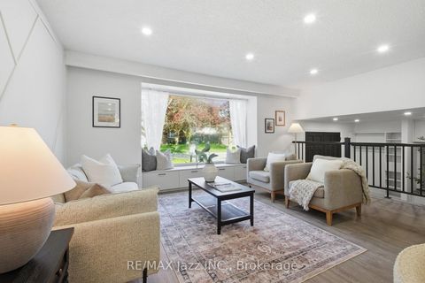 Photo 8 at 50 Oakdale Drive, Donevan, Oshawa