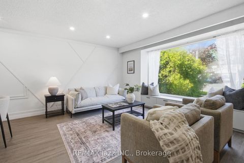 Photo 9 at 50 Oakdale Drive, Donevan, Oshawa