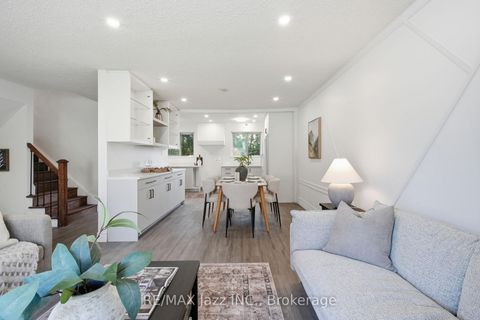 Photo 11 at 50 Oakdale Drive, Donevan, Oshawa