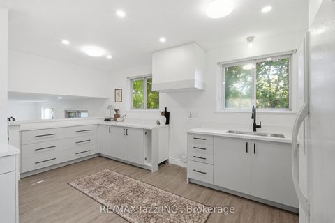 Photo 17 at 50 Oakdale Drive, Donevan, Oshawa