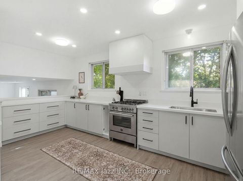 Photo 18 at 50 Oakdale Drive, Donevan, Oshawa