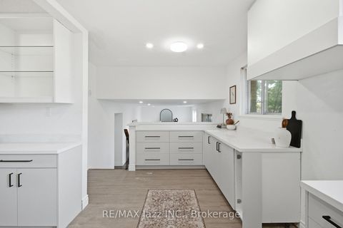 Photo 19 at 50 Oakdale Drive, Donevan, Oshawa