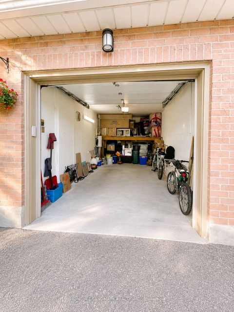 Photo 2 at 13 - 115 Avenue Road, North Richvale, Richmond Hill
