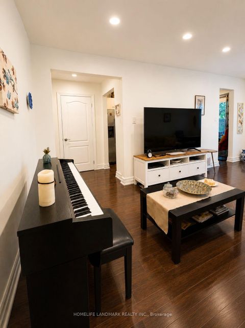 Photo 6 at 13 - 115 Avenue Road, North Richvale, Richmond Hill