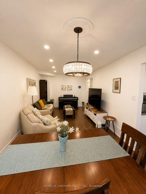 Photo 7 at 13 - 115 Avenue Road, North Richvale, Richmond Hill