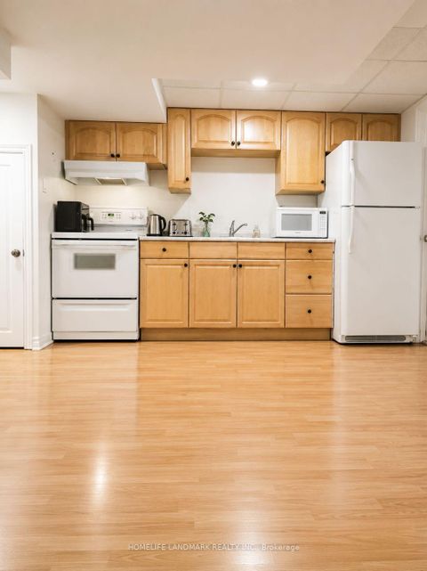 Photo 32 at 13 - 115 Avenue Road, North Richvale, Richmond Hill