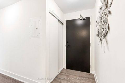 Photo 4 at 311 - 185 Deerfield Road N, Central Newmarket, Newmarket