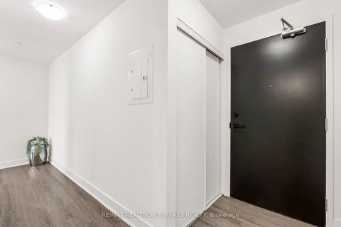 Photo 5 at 311 - 185 Deerfield Road N, Central Newmarket, Newmarket