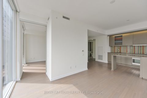 Photo 11 at 3903 - 101 Peter Street W, Waterfront Communities C1, Toronto