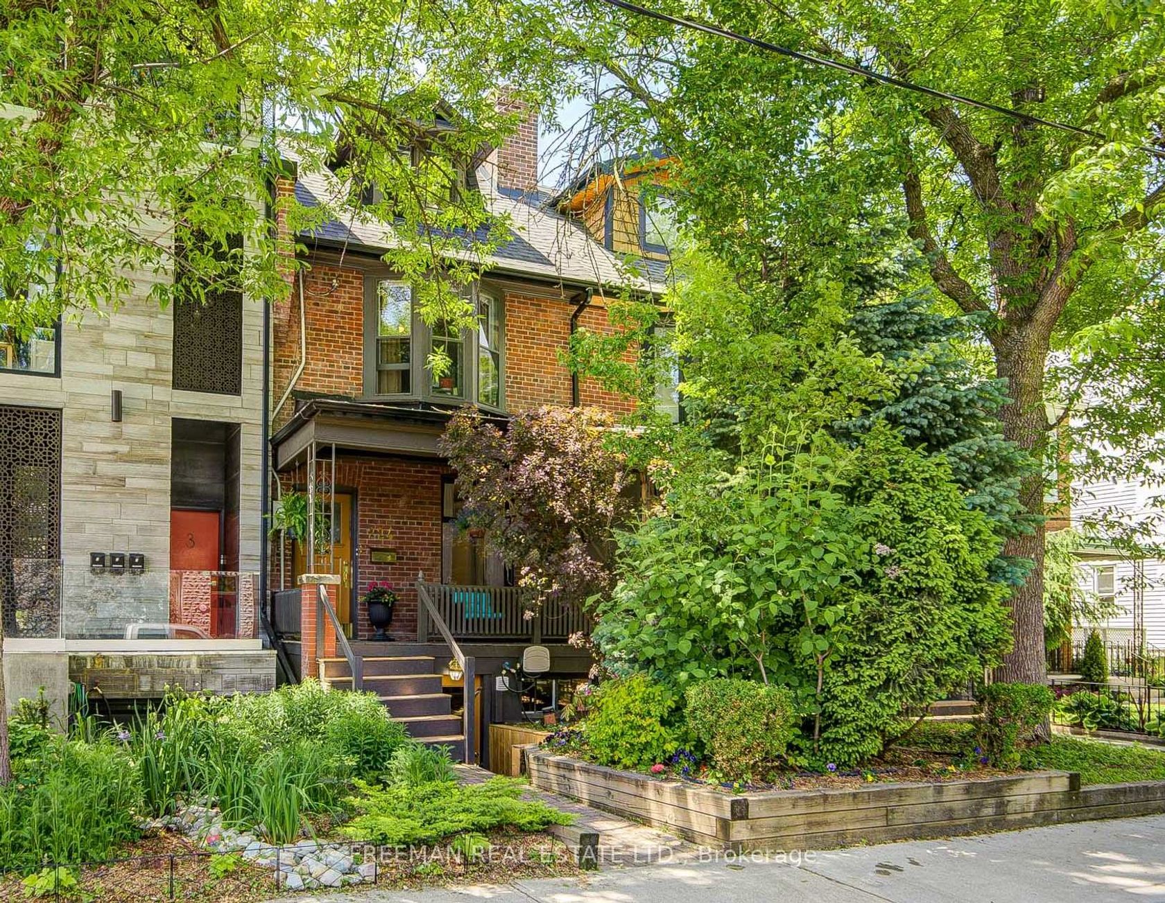 224 Lippincott Street, University, Toronto photo 8