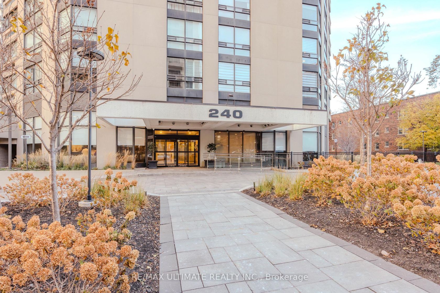 201 - 240 Heath Street W, Forest Hill South, Toronto by Loree Meneguzzi Real Estate 201 - 240 Heath Street W, Forest Hill South, Toronto