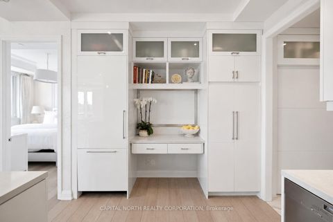 Photo 10 at 804 - 23 Glebe Road W, Eglinton, Toronto