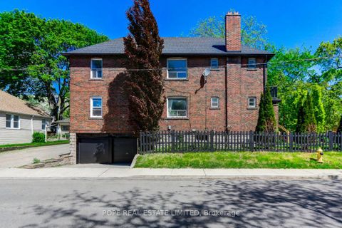 Photo 2 at 18 Edgewood Avenue, Woodbine Corridor, Toronto