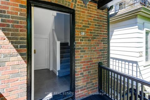 Photo 4 at 18 Edgewood Avenue, Woodbine Corridor, Toronto