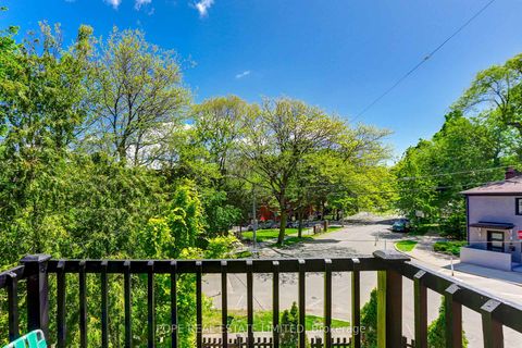 Photo 5 at 18 Edgewood Avenue, Woodbine Corridor, Toronto