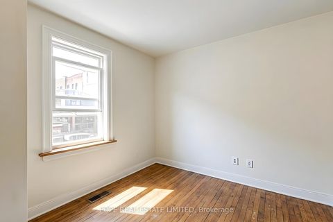 Photo 26 at 18 Edgewood Avenue, Woodbine Corridor, Toronto