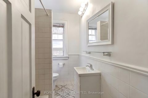 Photo 27 at 18 Edgewood Avenue, Woodbine Corridor, Toronto