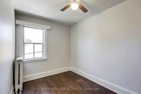 Photo 34 at 18 Edgewood Avenue, Woodbine Corridor, Toronto