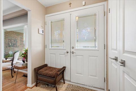 Photo 2 at 36 LANGEVIN Crescent, Centennial Scarborough, Toronto