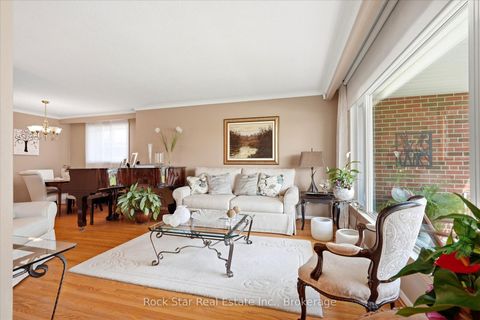Photo 3 at 36 LANGEVIN Crescent, Centennial Scarborough, Toronto