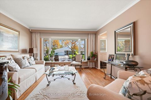 Photo 4 at 36 LANGEVIN Crescent, Centennial Scarborough, Toronto