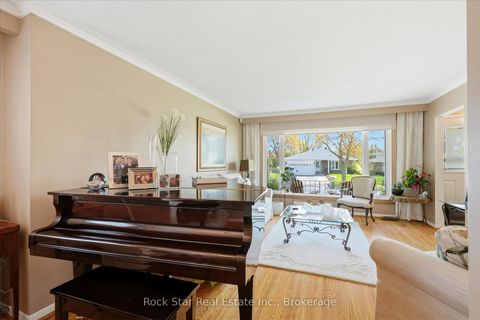 Photo 6 at 36 LANGEVIN Crescent, Centennial Scarborough, Toronto