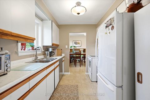 Photo 8 at 36 LANGEVIN Crescent, Centennial Scarborough, Toronto